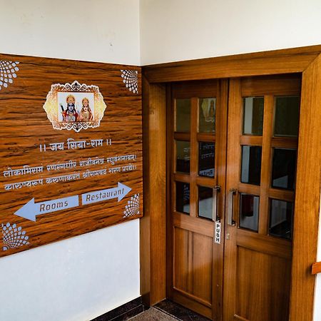 Amritara Ramila Kutir Hotel Ayodhya Bagian luar foto