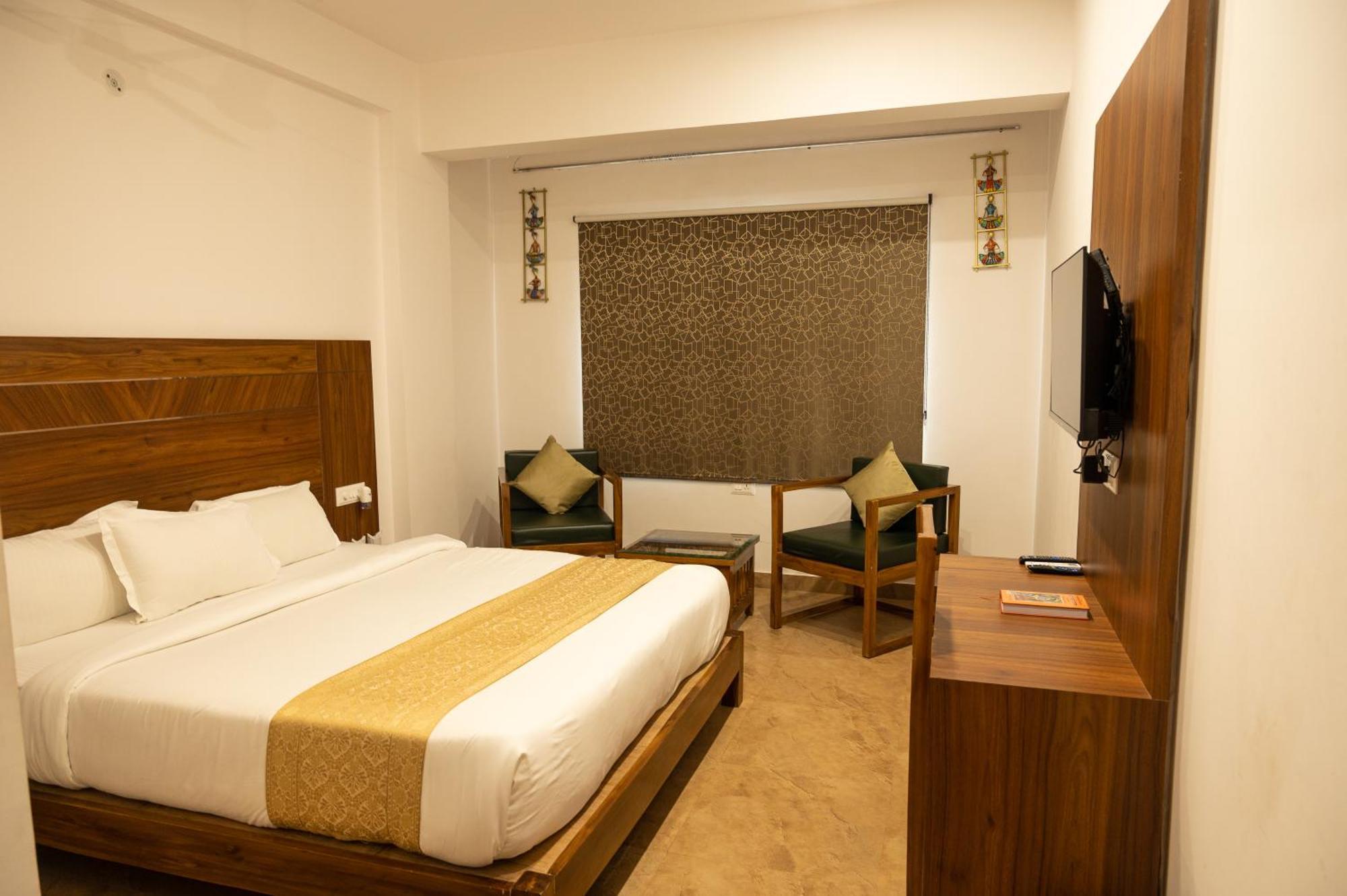 Amritara Ramila Kutir Hotel Ayodhya Bagian luar foto
