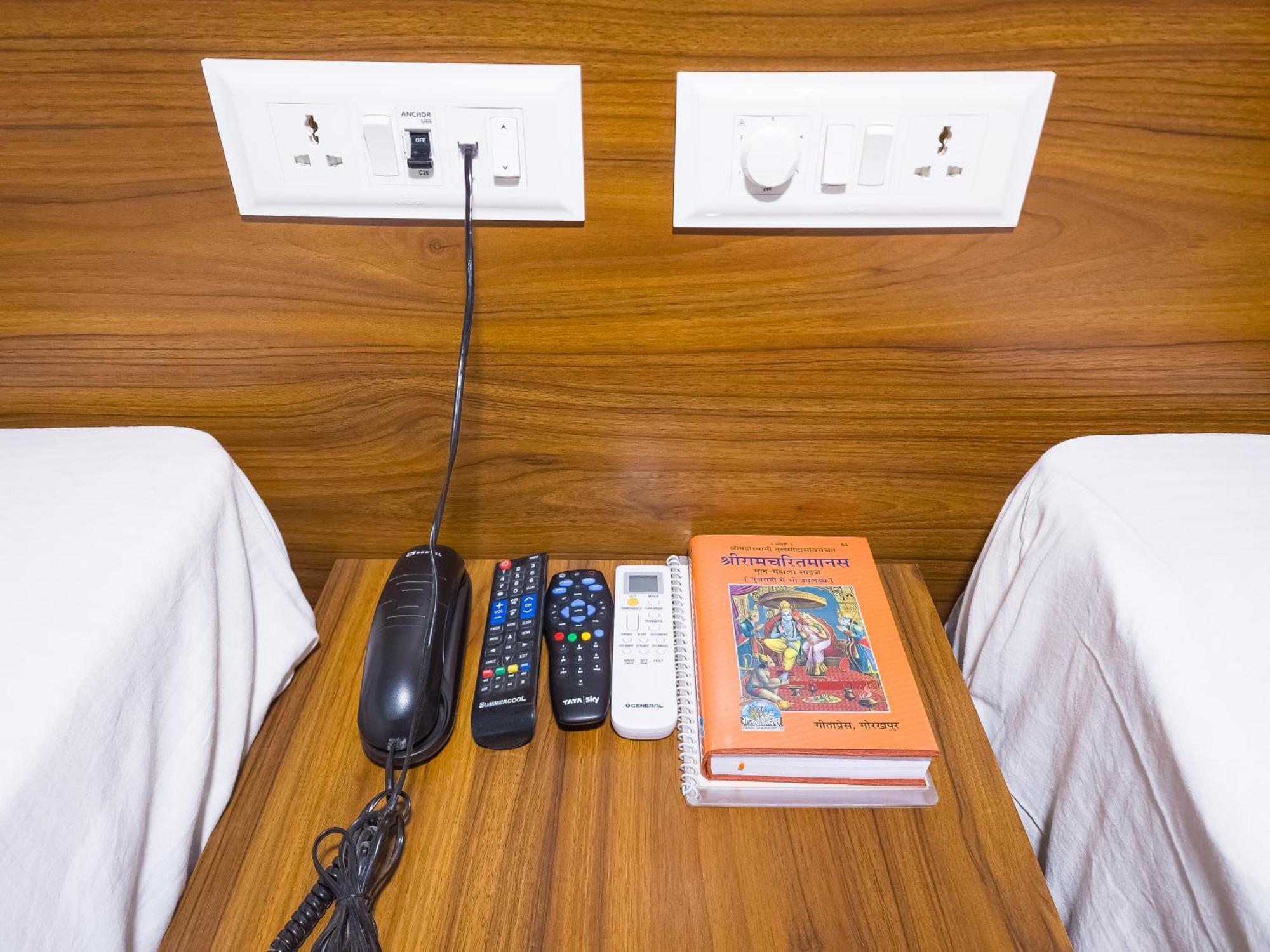 Amritara Ramila Kutir Hotel Ayodhya Bagian luar foto