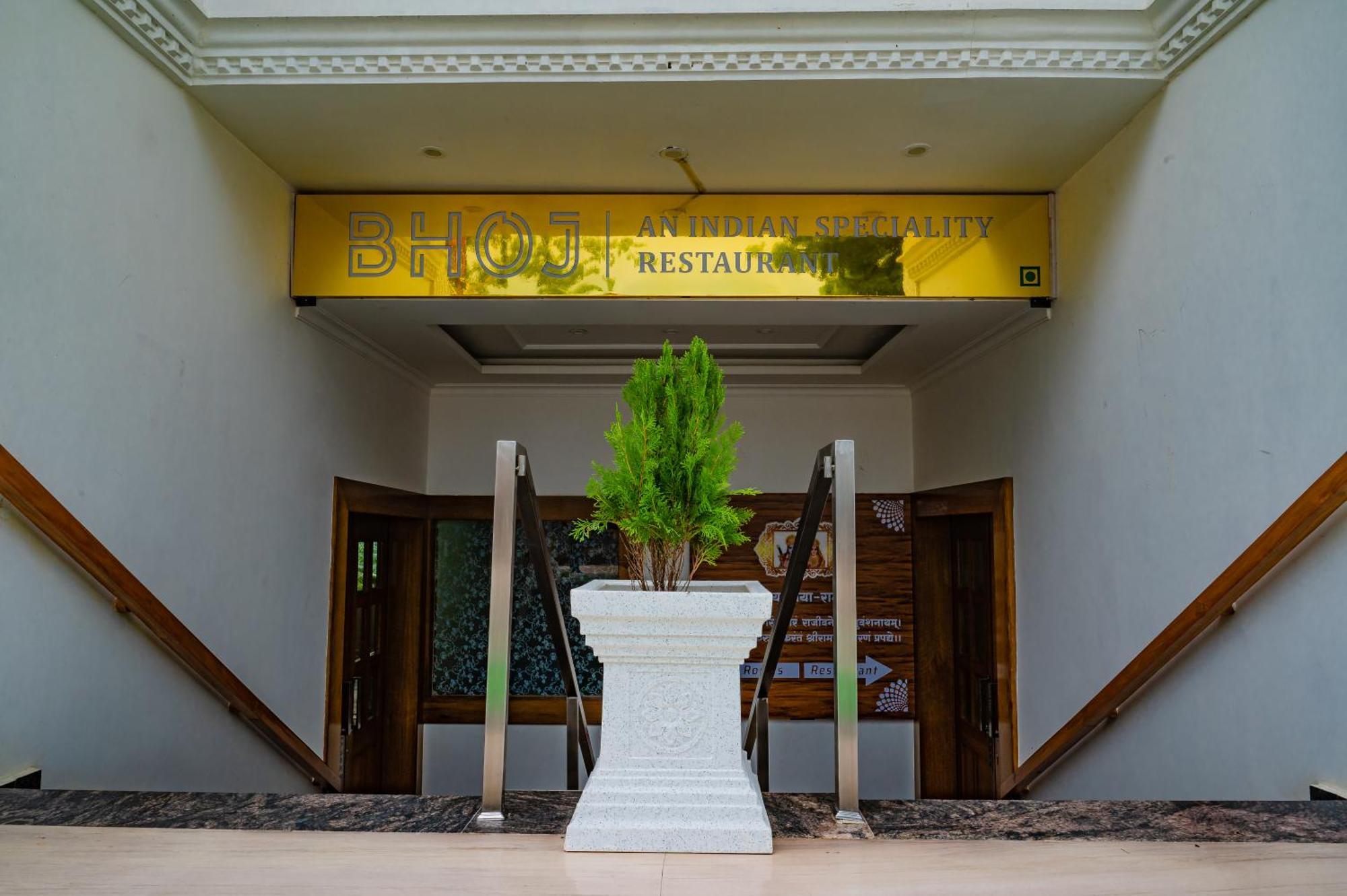 Amritara Ramila Kutir Hotel Ayodhya Bagian luar foto