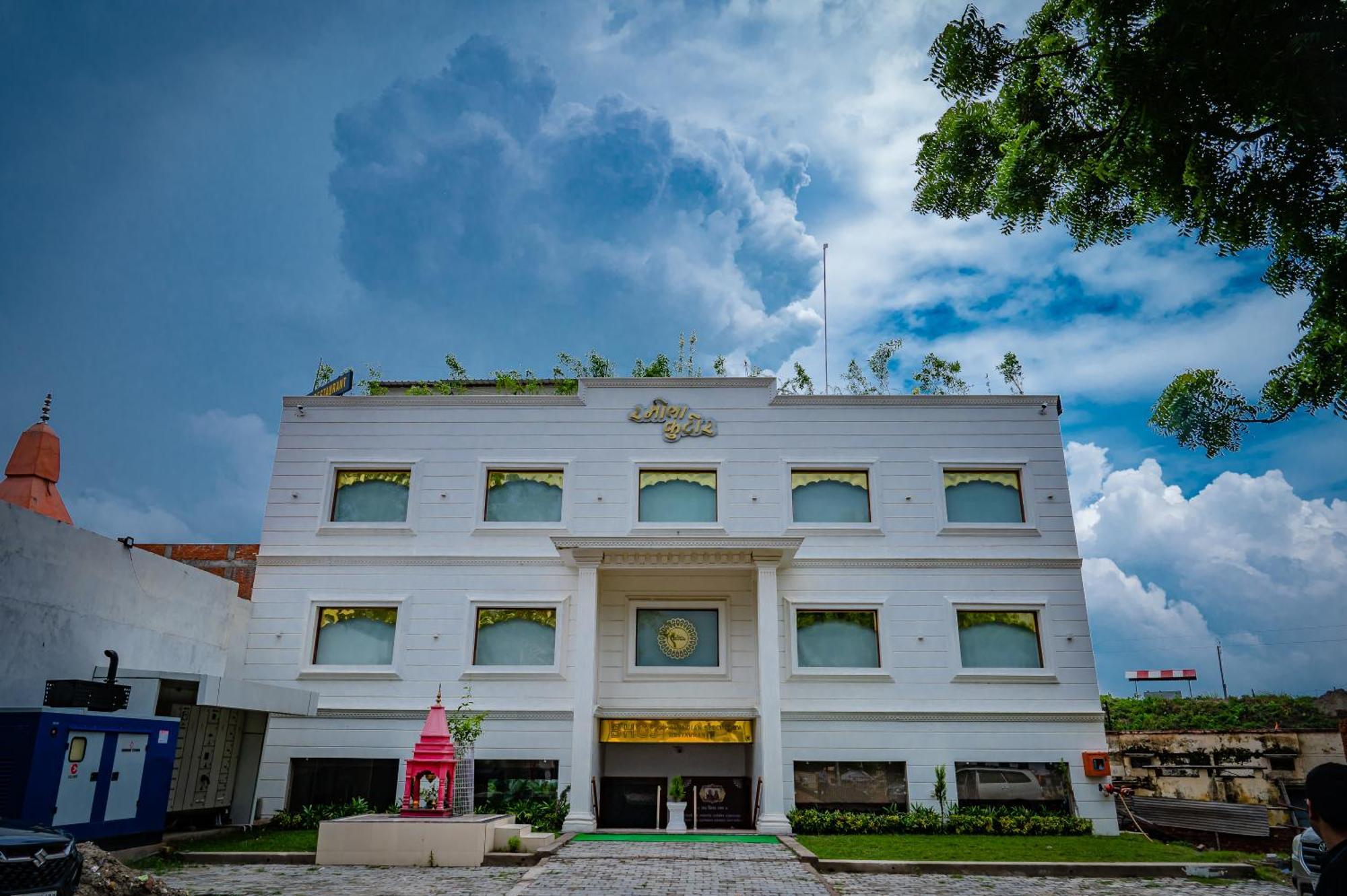 Amritara Ramila Kutir Hotel Ayodhya Bagian luar foto