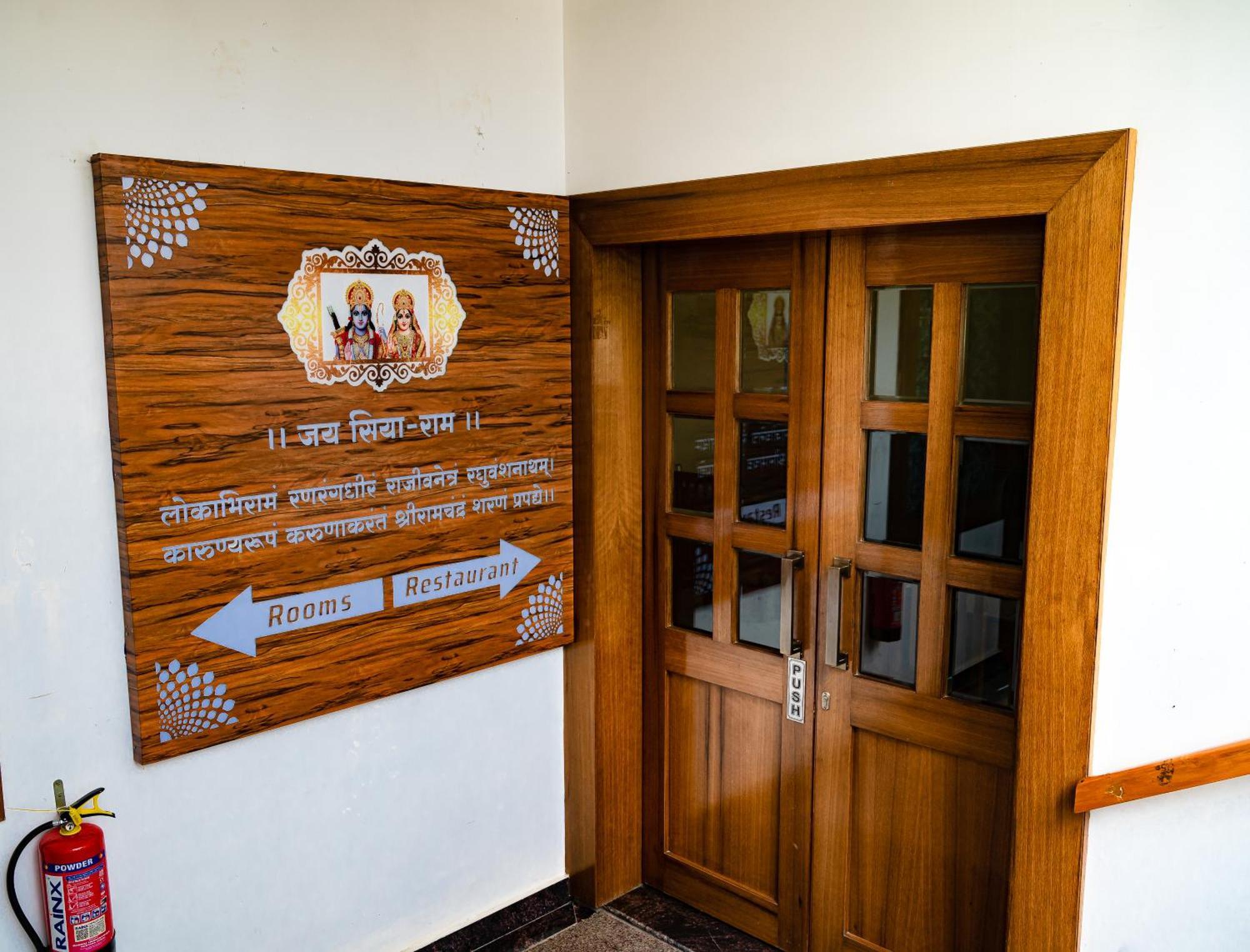 Amritara Ramila Kutir Hotel Ayodhya Bagian luar foto