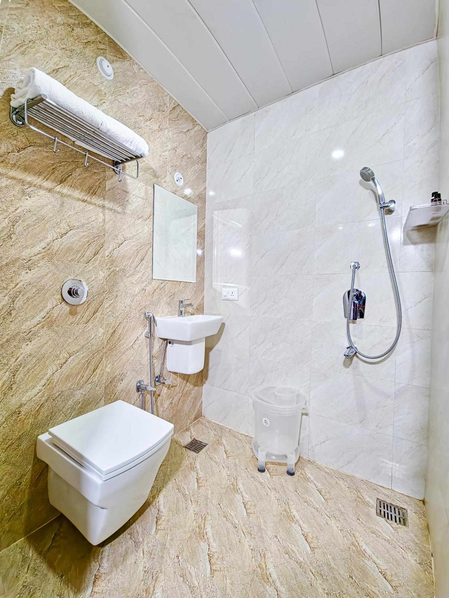 Amritara Ramila Kutir Hotel Ayodhya Bagian luar foto